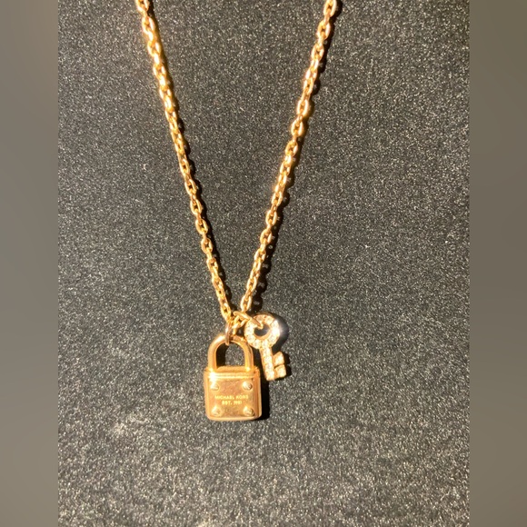 Michael Kors Gold Toned Pave Padlock Key Chain Necklace EUC - Picture 5 of 8